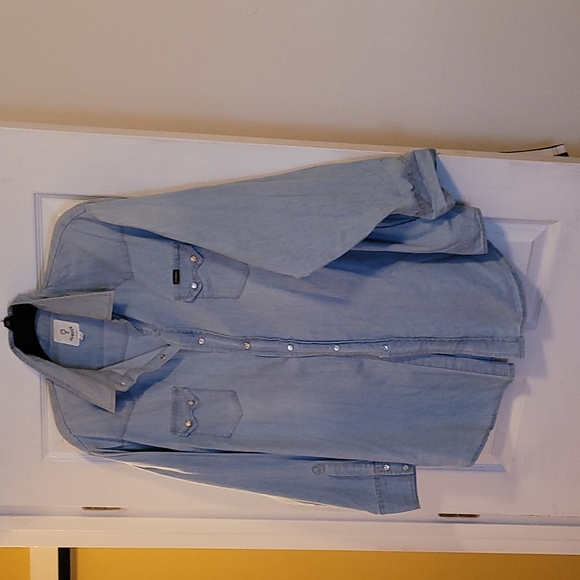 Gently used plus size blouses - Picture 4 of 5